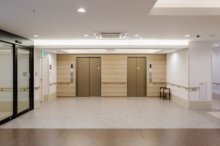 专为养老院设计的电梯厅 | 养老设施、护理设施、福利设施、设计设计 |